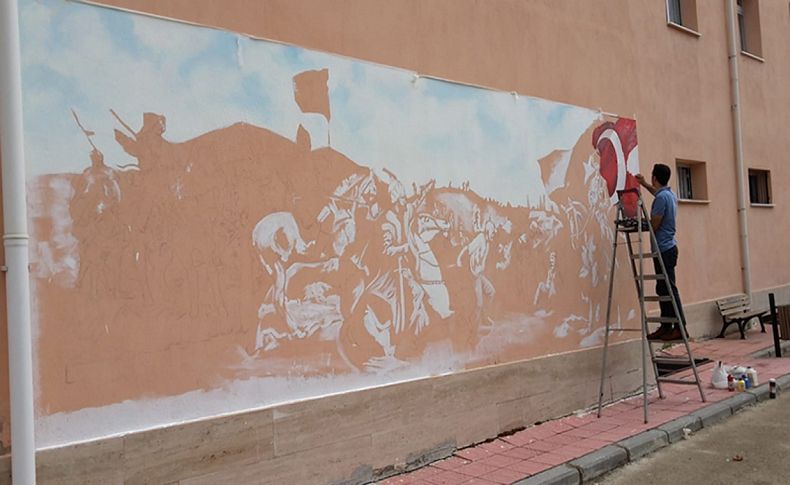İzmirli öğretmenden okul duvarına 'Türk Panoraması'