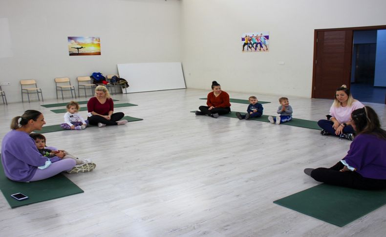 Karşıyakalı miniklere yoga eğitimi