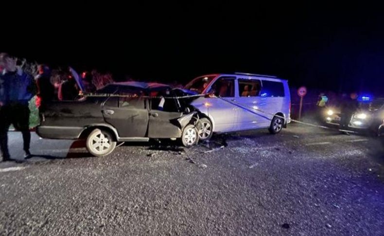 Manisa'da feci kaza! 2 sürücü öldü, 5 kişi yaralı