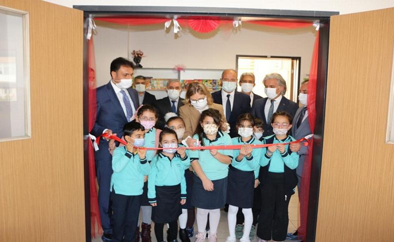 Bakan Yardımcısı Aşkar, İzmir'de kütüphane ve ana sınıfı açılışları gerçekleştirdi