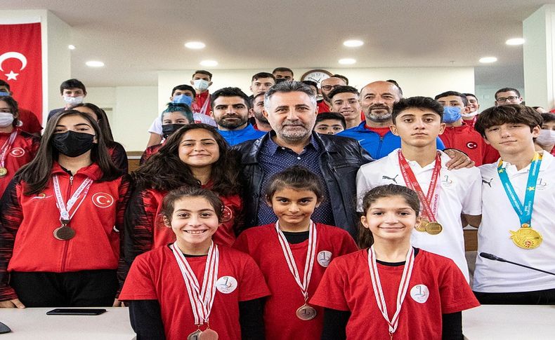 Bayraklı'nın sporcularından gurulandıran tablo: 4 branşta 141 madalya