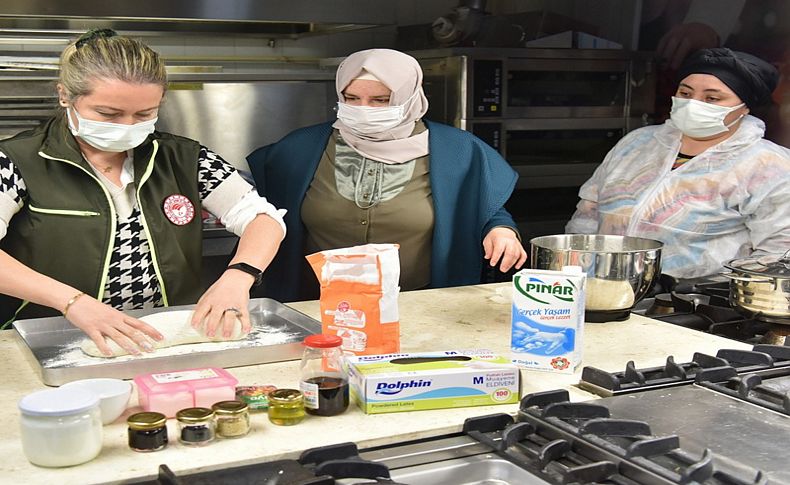 Bornova'da kadınlar ekmeğini kendi yapıyor