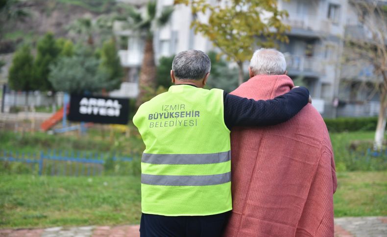 Dondurucu soğuklarda evsizlere İzmir Büyükşehir Belediyesi kucak açıyor