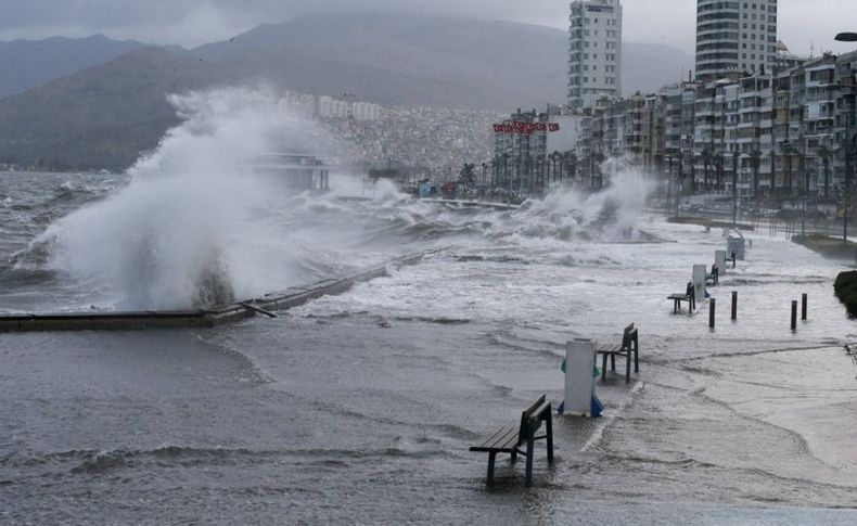 İzmir'de kırmızı alarm: Sağanak ve sel uyarısı