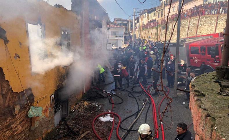 İzmir'de yangın faciası: 3 kardeş can verdi