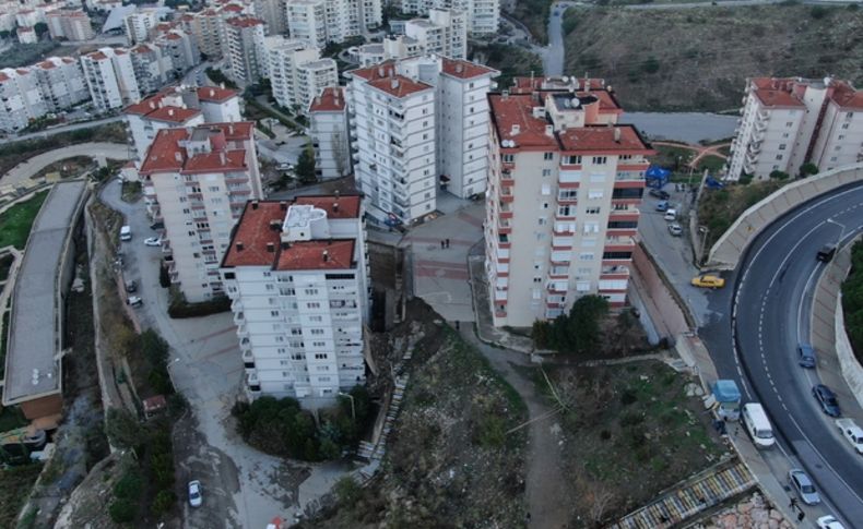 İzmir'de yıkılan istinat duvarının bilançosu havadan görüntülendi