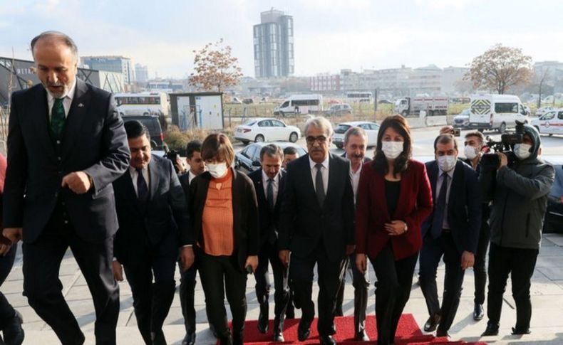 Muhalefetten baş döndüren trafik