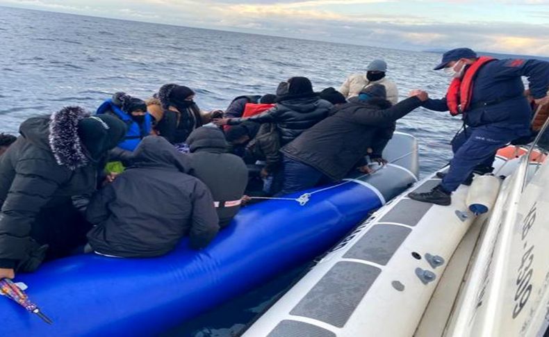 Yunanistan'ın ölüme ittiği 22 göçmen kurtarıldı