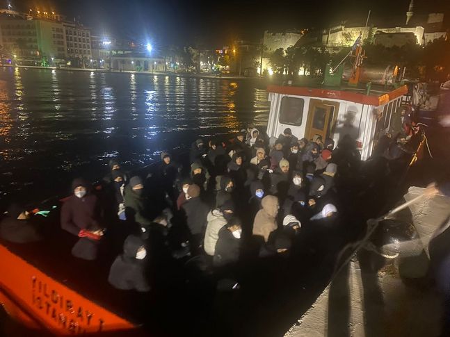 492 göçmen yakalandı: İzmir'de kaçak göçmen operasyonu