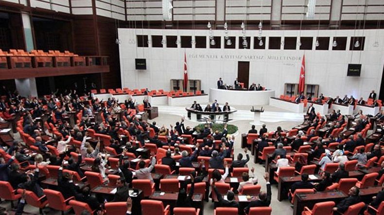 AK Parti ile CHP arasında ‘FETÖ’cülük’ tartışması
