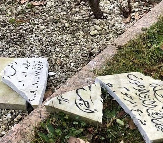 Almanya'da müslüman mezarlığına saldırı: Dışişleri'nden açıklama