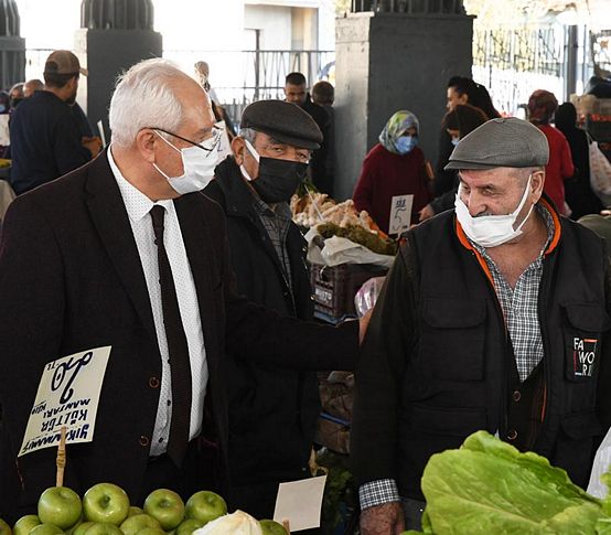 Başkan Selvitopu pazarcı esnafını unutmadı