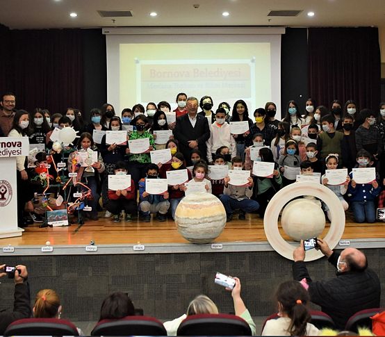 Bornova'da sertifika heyecanı: Minik kaşifler mezun oluyor