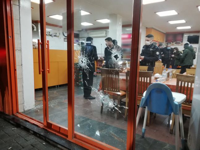 Bornova’da restorana silahlı saldırı: 2 yaralı