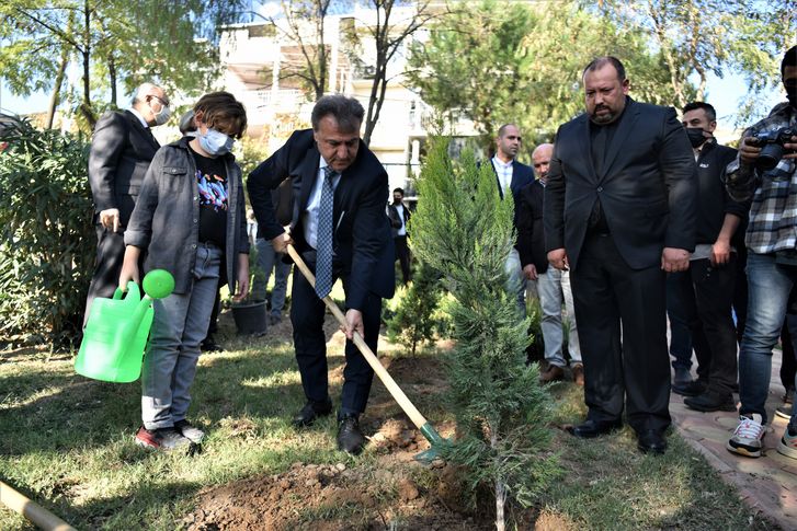 Bornova’nın parklarına sihirli dokunuş