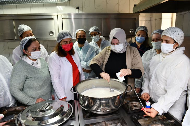 Çiğlili kadınlar peynir üretimine başladı