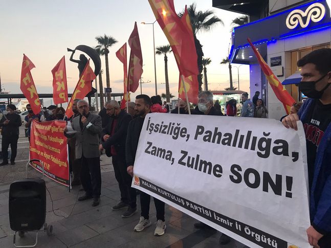 HKP İzmir zamları protesto etti: 'Sizin aşkınız sahtedir'