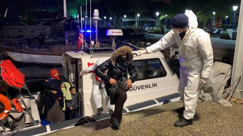 İzmir açıklarında 66 düzensiz göçmen kurtarıldı