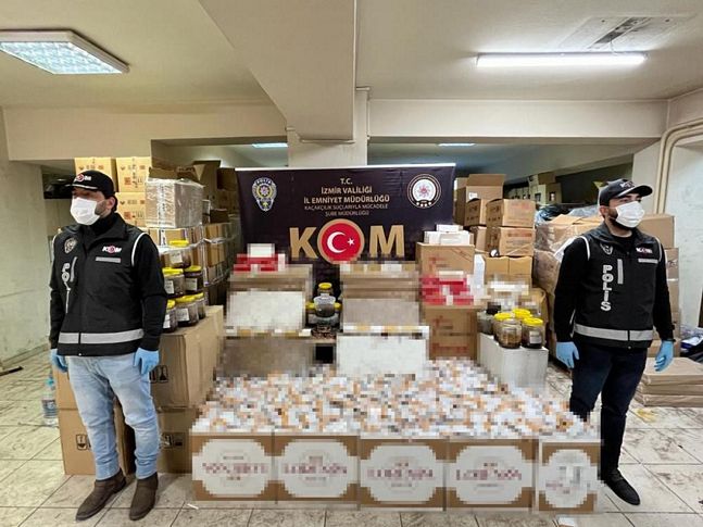 İzmir'de 13 ayrı kaçakçılık operasyonunda 18 kişiye işlem