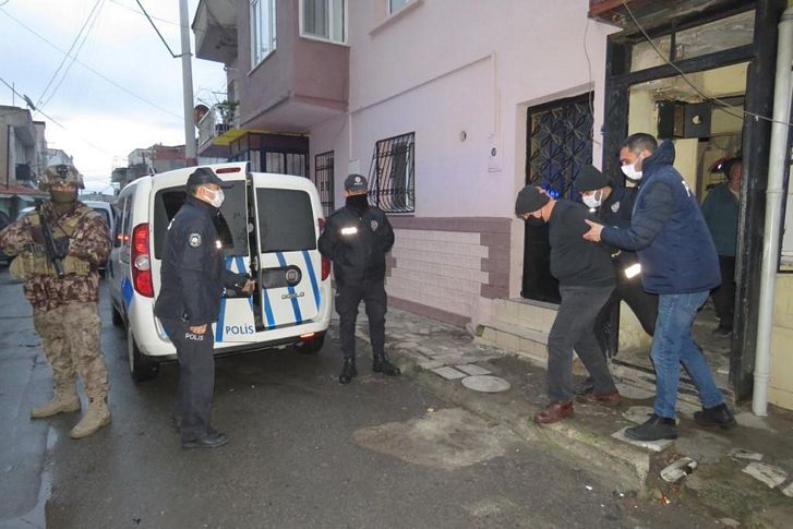 İzmir'de aranan suçlulara yönelik operasyon: 21 kişi tek tek yakalandı