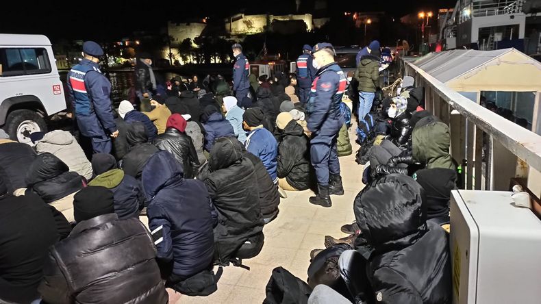 İzmir’de 5 göçmen kaçakçısı tutuklandı