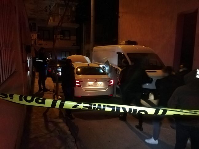 İzmir’de dehşet! Otomobil içerisinde yüzü bezle sarılmış erkek cesedi bulundu