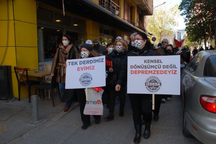 İzmirli depremzedeler TMMOB’yi protesto etti