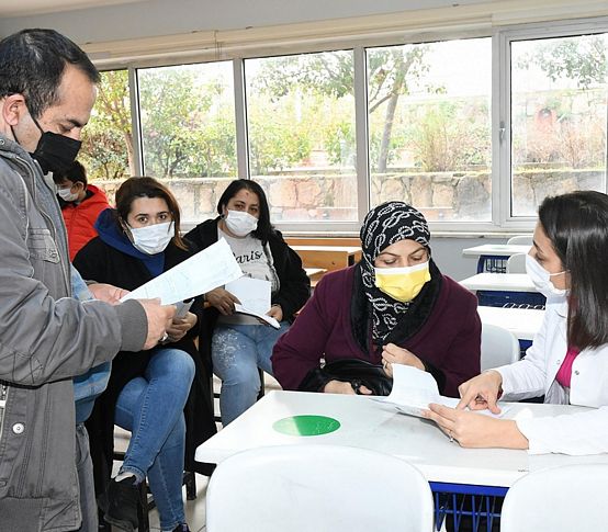 Karabağlar'da eğitime kesintisiz destek