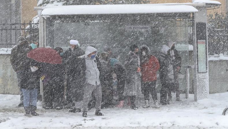 Kar Megakent'i esir aldı!