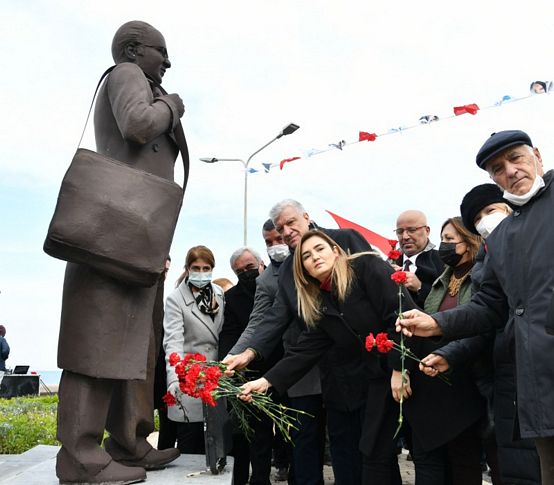 Narlıdere Uğur Mumcu'yu unutmadı