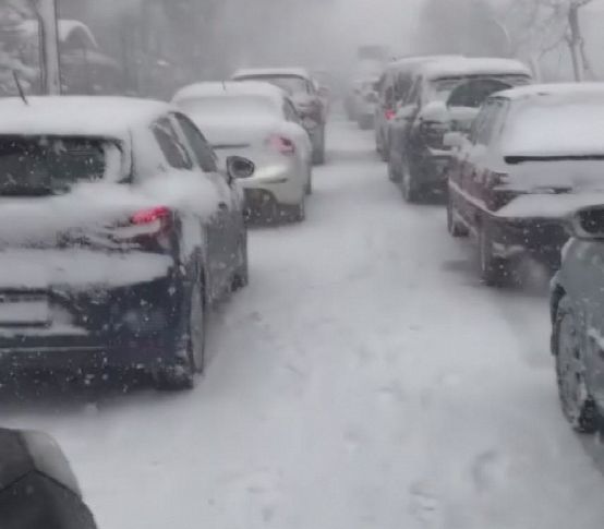 Ödemiş'te ulaşıma kar engeli: 150 araç mahsur kaldı
