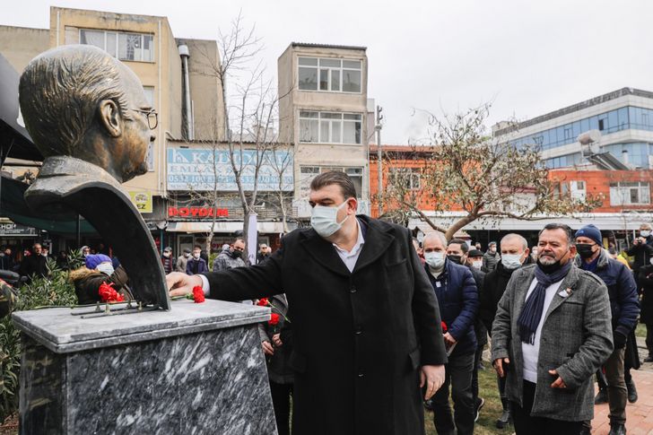 Seferihisar’da Uğur Mumcu büstü açıldı