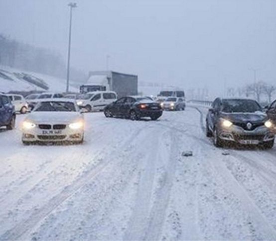 Türkiye beyaza büründü: Kar yağışı ne kadar devam edecek?