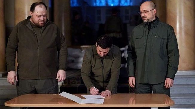 Ukrayna’nın AB’ye katılım başvurusunu imzaladı
