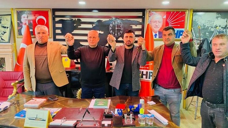 AK Parti ve MHP’li meclis üyeleri CHP’ye geçti