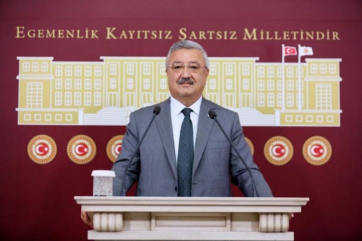 AK Partili Nasır’dan Büyükşehir’e: Olmayan kredi ile İzmirlileri oyaladılar
