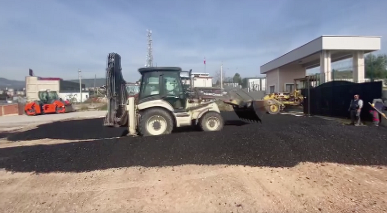 Bornova Belediyesi'nden kökten çözüm: Asfalt üretimi başladı