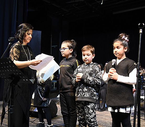 Bornovalı minikler sahneye çıktı
