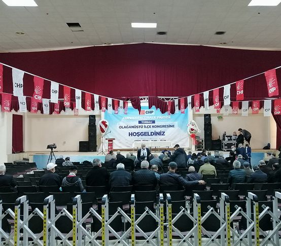 CHP Torbalı’da seçim heyecanı: Adaylardan delegelere ‘seçim baskısı’ iddiaları