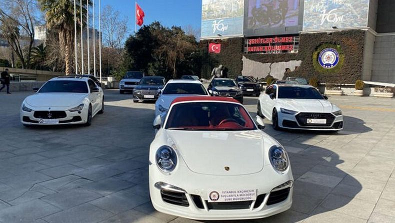 Emniyet müdürlüğünün bahçesi galeriye döndü!