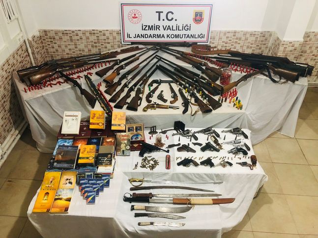 FETÖ şüphelisinin evinden cephanelik çıktı!