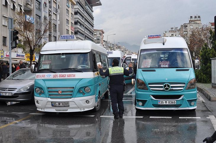 İzmir'de minibüsçüler isyan etti: Dayanacak gücümüz kalmadı
