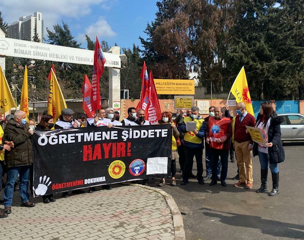 İzmir'de öğretmenlerden 'eğitimde şiddet' protestosu