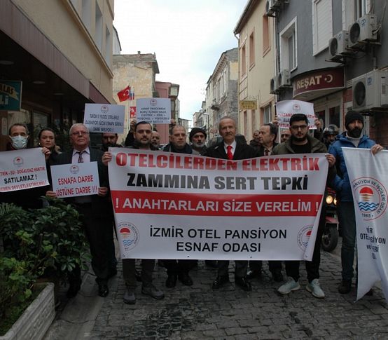 İzmir'de otel ve pansiyon esnafından zam eylemi