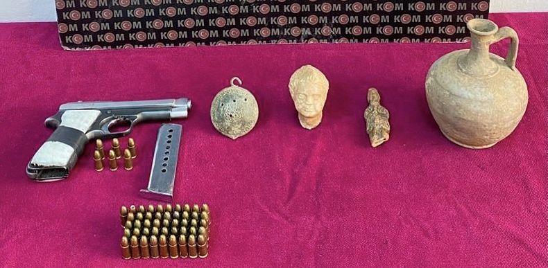 İzmir'de tarihi eser operasyonu