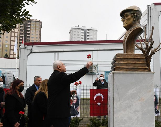 Yaşar Kemal Karabağlar'da, adını taşıyan mahallede anıldı