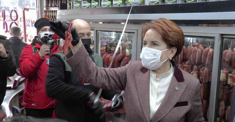 Akşener esnaftan duydukları karşısında şaşkınlığını gizleyemedi