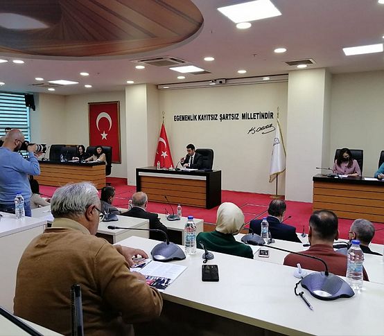 Bayraklı’da gündem hizmet zammı ve belediye borçları