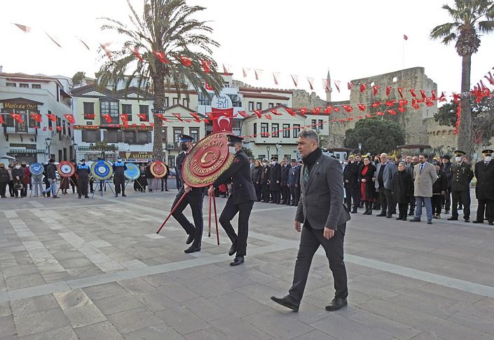 Çanakkale Deniz Zaferi, karada ve denizde kutlandı