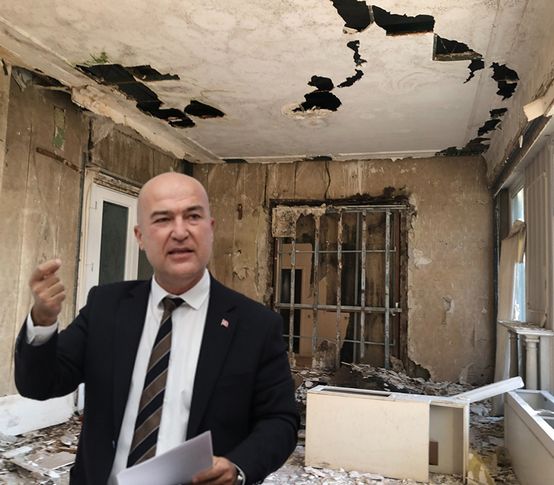 CHP'li Bakan tarihi binanın son halini Meclis'e taşıdı